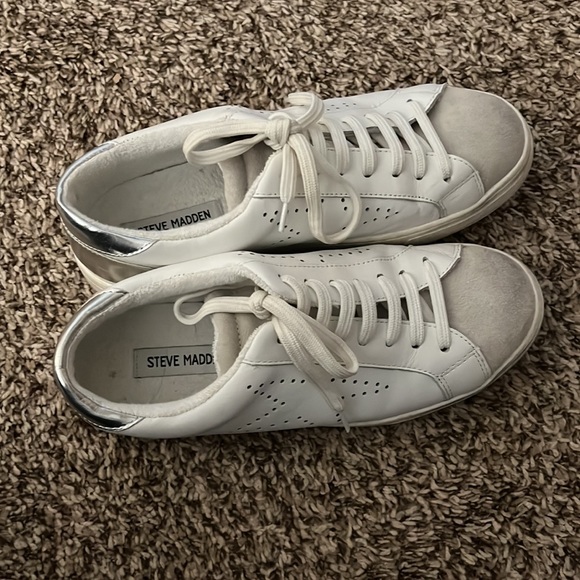 Steve Madden Rezza Star Sneaker - Picture 2 of 6